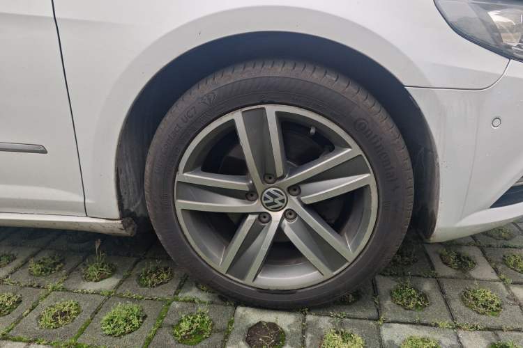 Used Volkswagen FAW-Volkswagen CC 2013 1.8TSI Luxury Model Right Front Wheel Hub