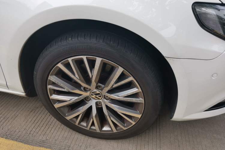 Used Volkswagen FAW-Volkswagen CC 2013 2.0 TSI Ultimate Model Right Front Wheel Hub