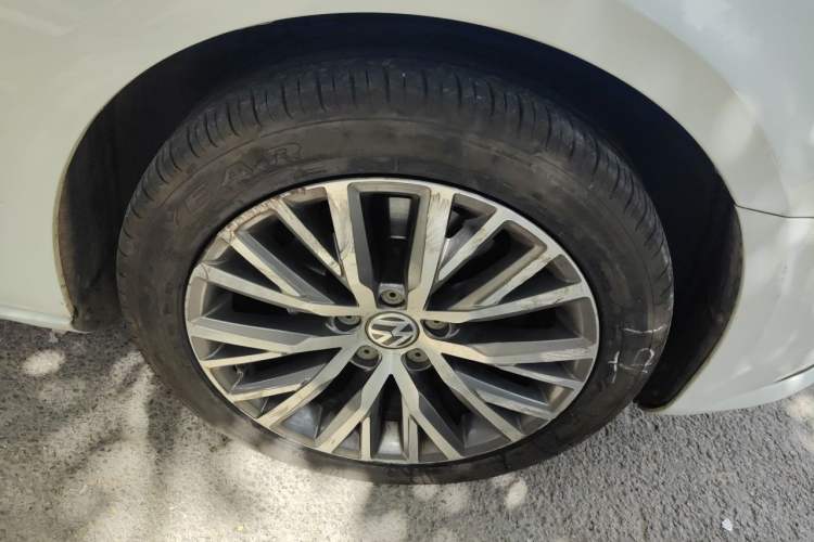 Used Volkswagen FAW-Volkswagen CC 2013 2.0 TSI Ultimate Model Right Front Wheel Hub