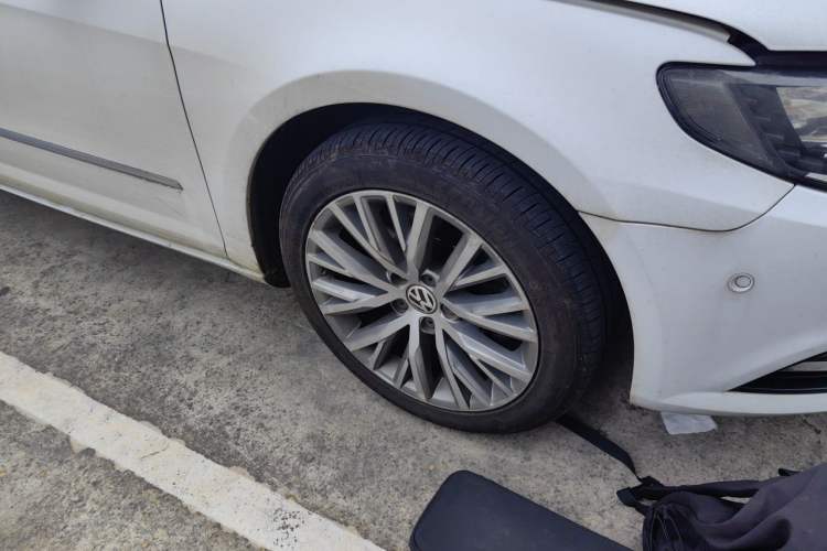 Used Volkswagen FAW-Volkswagen CC 2013 2.0 TSI Ultimate Model Right Front Wheel Hub