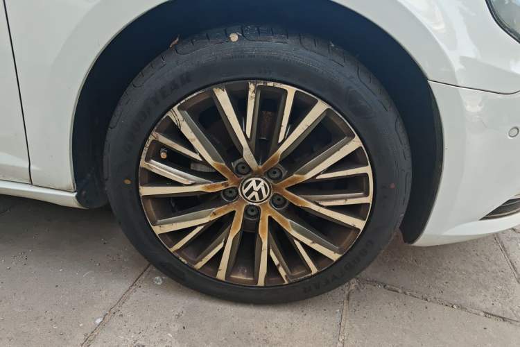 Used Volkswagen FAW-Volkswagen CC 2013 2.0 TSI Ultimate Model Right Front Wheel Hub