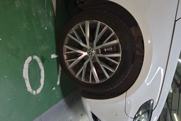 Used Volkswagen FAW-Volkswagen CC 2013 1.8TSI Luxury Model Right Front Wheel Hub