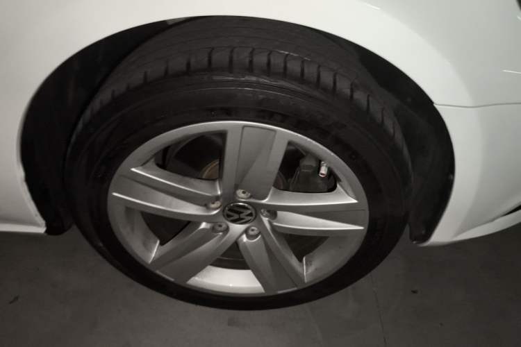Used Volkswagen FAW-Volkswagen CC 2013 1.8TSI Prestige Model Right Front Wheel Hub