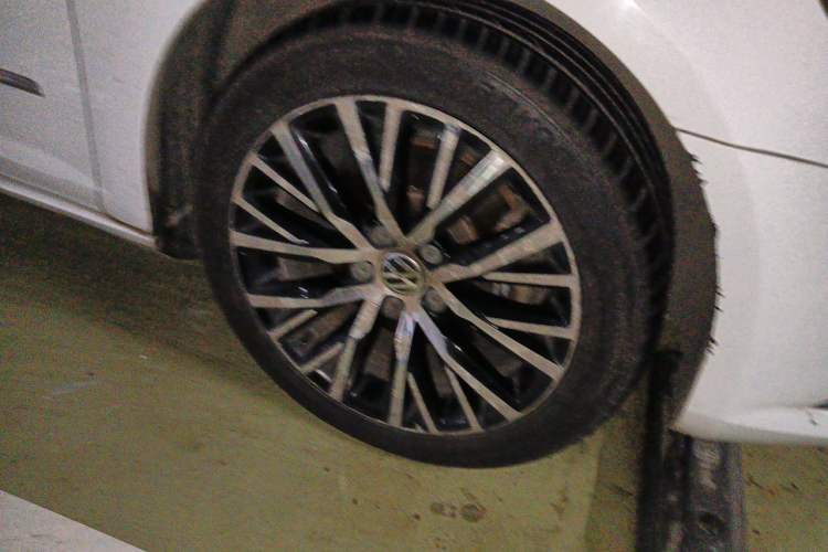 Used Volkswagen FAW-Volkswagen CC 2013 3.0 FSI V6 Right Front Wheel Hub