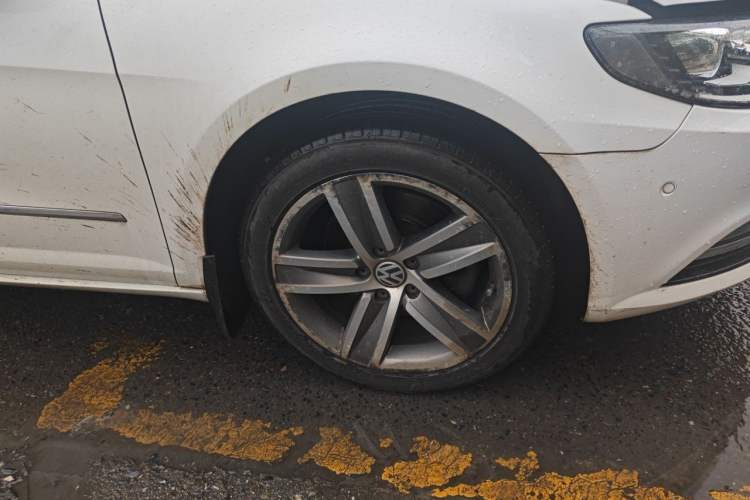 Used Volkswagen FAW-Volkswagen CC 2013 1.8TSI Luxury Model Right Front Wheel Hub