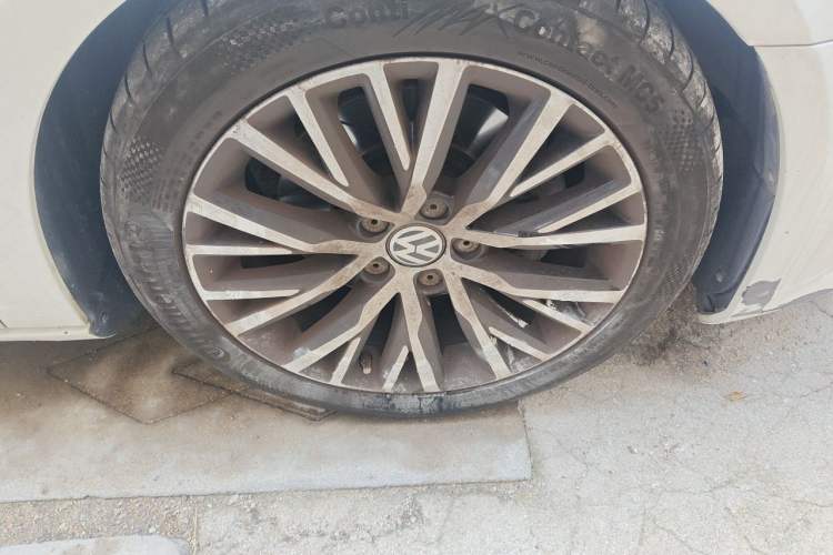 Used Volkswagen FAW-Volkswagen CC 2013 3.0 FSI V6 Right Front Wheel Hub