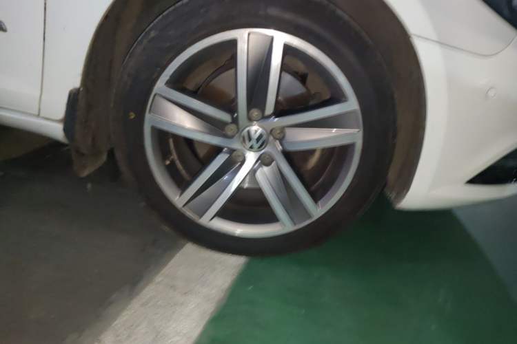 Used Volkswagen FAW-Volkswagen CC 2013 1.8TSI Luxury Model Right Front Wheel Hub