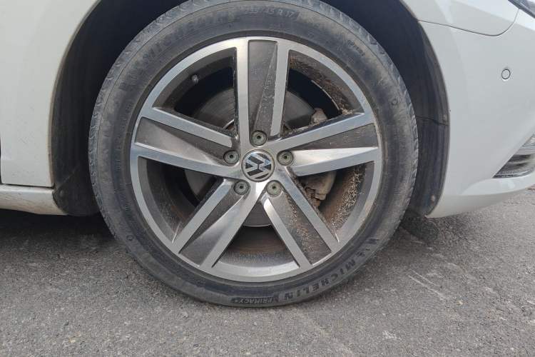Used Volkswagen FAW-Volkswagen CC 2013 1.8TSI Luxury Model Right Front Wheel Hub