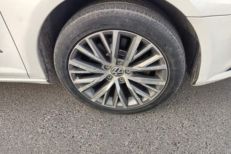 Used Volkswagen FAW-Volkswagen CC 2013 1.8TSI Luxury Model Right Front Wheel Hub