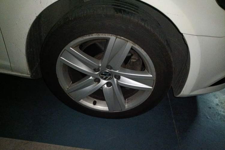 Used Volkswagen FAW-Volkswagen CC 2013 1.8TSI Prestige Model Right Front Wheel Hub