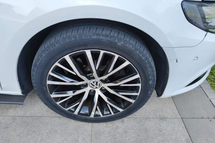 Used Volkswagen FAW-Volkswagen CC 2013 3.0 FSI V6 Right Front Wheel Hub