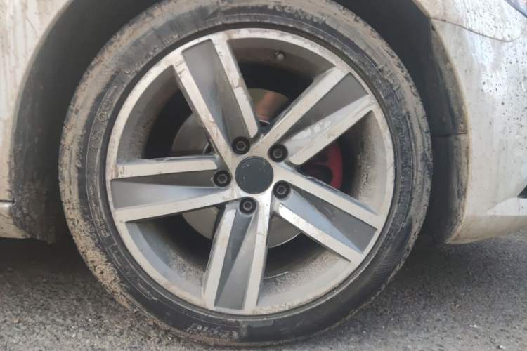 Used Volkswagen FAW-Volkswagen CC 2013 1.8TSI Prestige Model Right Front Wheel Hub