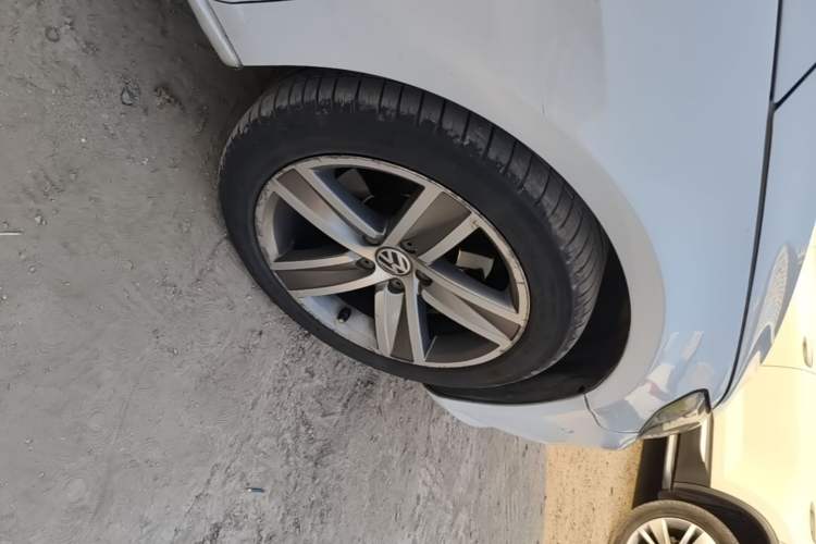 Used Volkswagen FAW-Volkswagen CC 2013 1.8TSI Luxury Model Right Front Wheel Hub