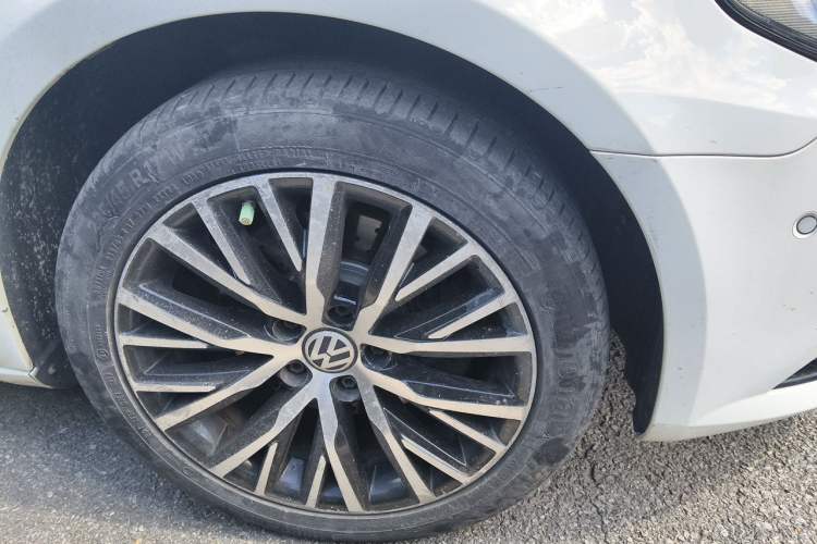 Used Volkswagen FAW-Volkswagen CC 2013 1.8TSI Luxury Model Right Front Wheel Hub