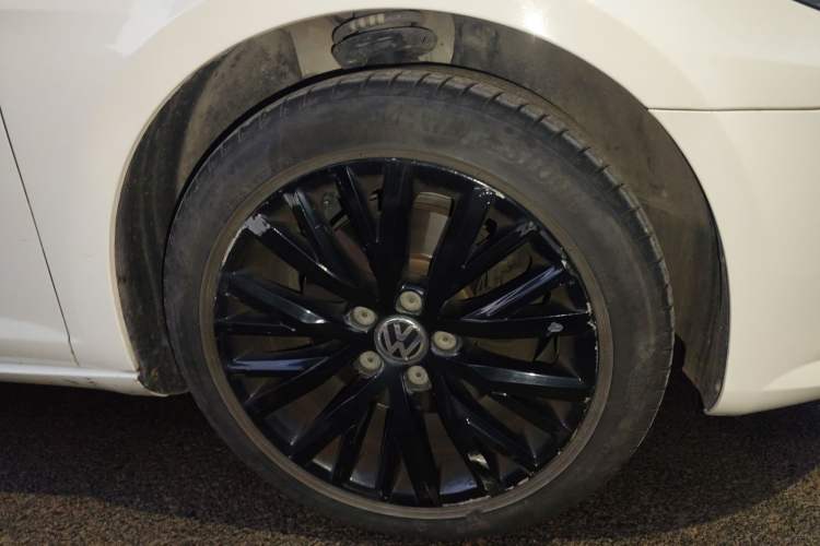 Used Volkswagen FAW-Volkswagen CC 2013 2.0 TSI Ultimate Model Right Front Wheel Hub