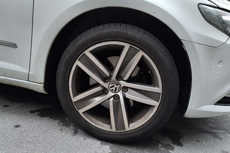 Used Volkswagen FAW-Volkswagen CC 2013 1.8TSI Luxury Model Right Front Wheel Hub