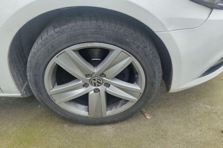 Used Volkswagen FAW-Volkswagen CC 2013 1.8TSI Prestige Model Right Front Wheel Hub