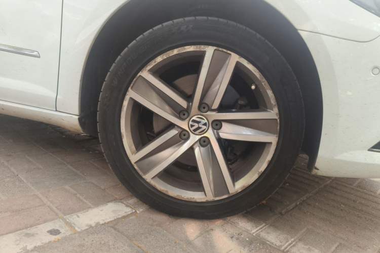 Used Volkswagen FAW-Volkswagen CC 2013 2.0 TSI Luxury Model Right Front Wheel Hub