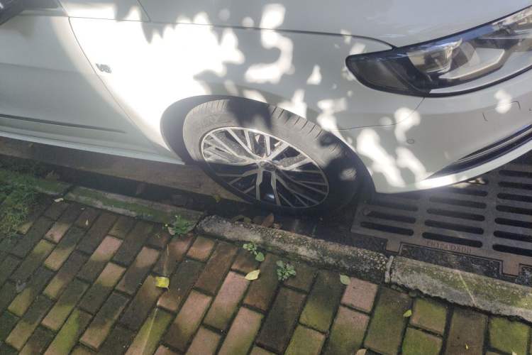 Used Volkswagen FAW-Volkswagen CC 2013 3.0 FSI V6 Right Front Wheel Hub