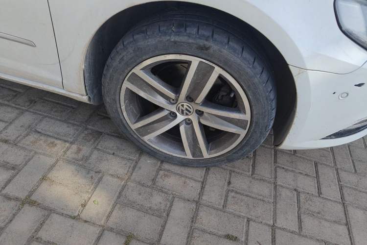 Used Volkswagen FAW-Volkswagen CC 2013 1.8TSI Luxury Model Right Front Wheel Hub