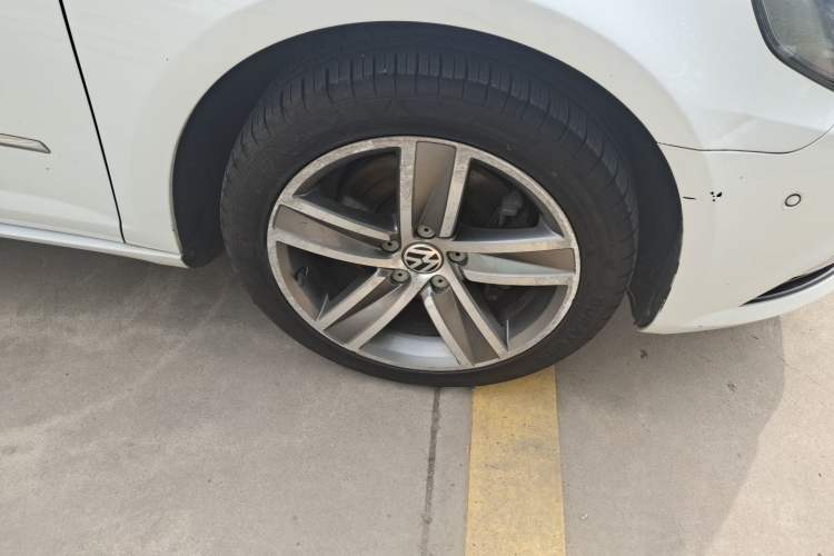 Used Volkswagen FAW-Volkswagen CC 2013 1.8TSI Luxury Model Right Front Wheel Hub
