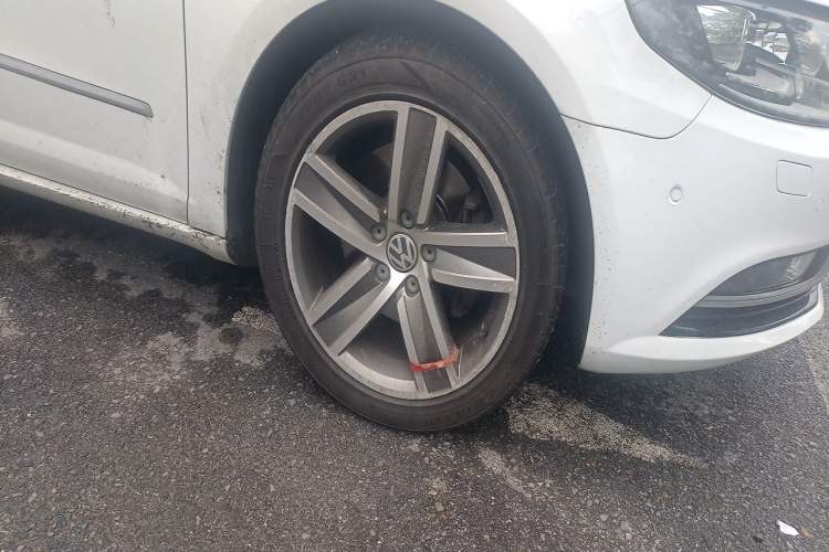 Used Volkswagen FAW-Volkswagen CC 2013 1.8TSI Luxury Model Right Front Wheel Hub