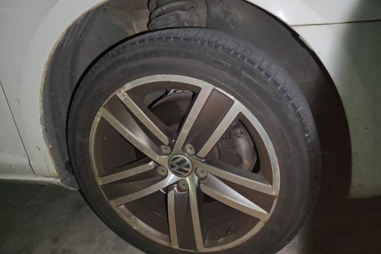 Used Volkswagen FAW-Volkswagen CC 2013 2.0 TSI Luxury Model Right Front Wheel Hub