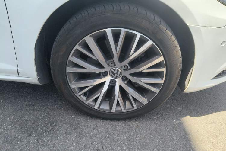 Used Volkswagen FAW-Volkswagen CC 2013 2.0 TSI Ultimate Model Right Front Wheel Hub