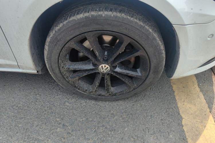 Used Volkswagen FAW-Volkswagen CC 2013 2.0 TSI Luxury Model Right Front Wheel Hub