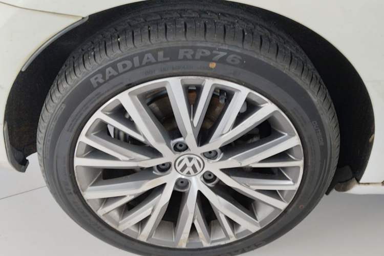 Used Volkswagen FAW-Volkswagen CC 2013 2.0 TSI Ultimate Model Right Rear Wheel Hub