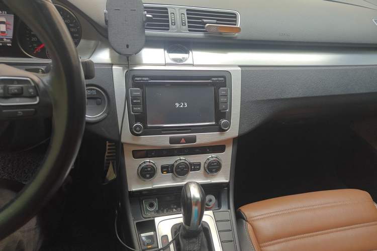Used Volkswagen FAW-Volkswagen CC 2013 1.8TSI Luxury Model Audio And AC Panel