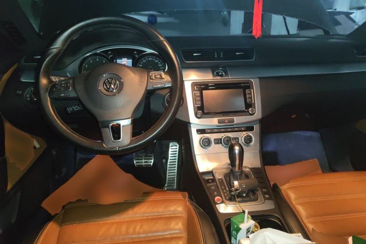 Used Volkswagen FAW-Volkswagen CC 2013 1.8TSI Luxury Model Center Console