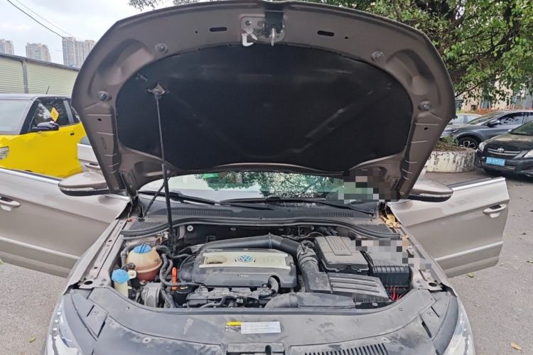 Used Volkswagen FAW-Volkswagen CC 2013 1.8TSI Luxury Model Engine Bay