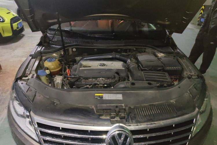 Used Volkswagen FAW-Volkswagen CC 2013 1.8TSI Luxury Model Engine Bay