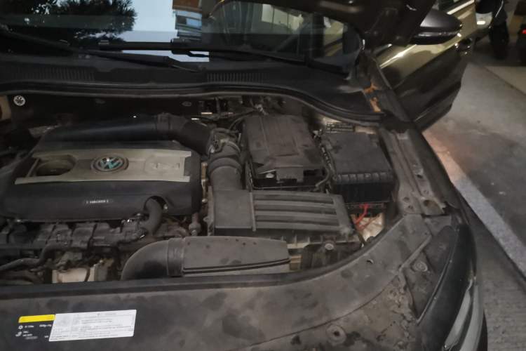 Used Volkswagen FAW-Volkswagen CC 2013 2.0 TSI Luxury Model Engine Bay Left