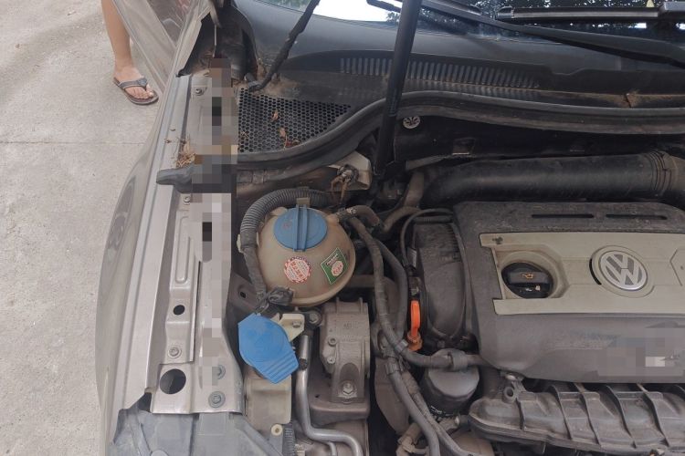 Used Volkswagen FAW-Volkswagen CC 2013 1.8TSI Luxury Model Engine Bay Right