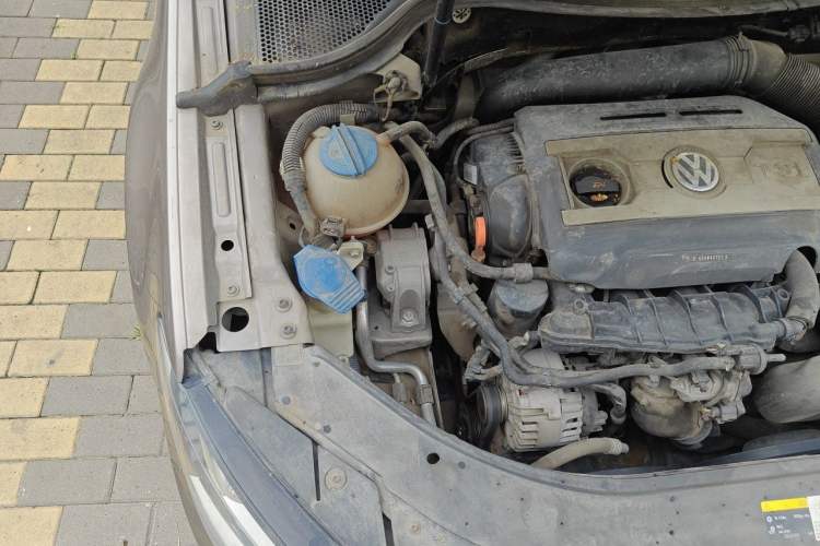 Used Volkswagen FAW-Volkswagen CC 2013 1.8TSI Luxury Model Engine Bay Right