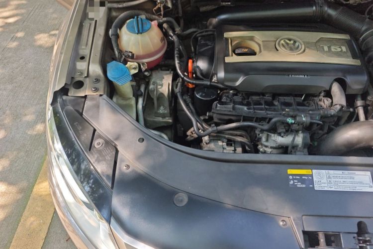 Used Volkswagen FAW-Volkswagen CC 2013 1.8TSI Luxury Model Engine Bay Right