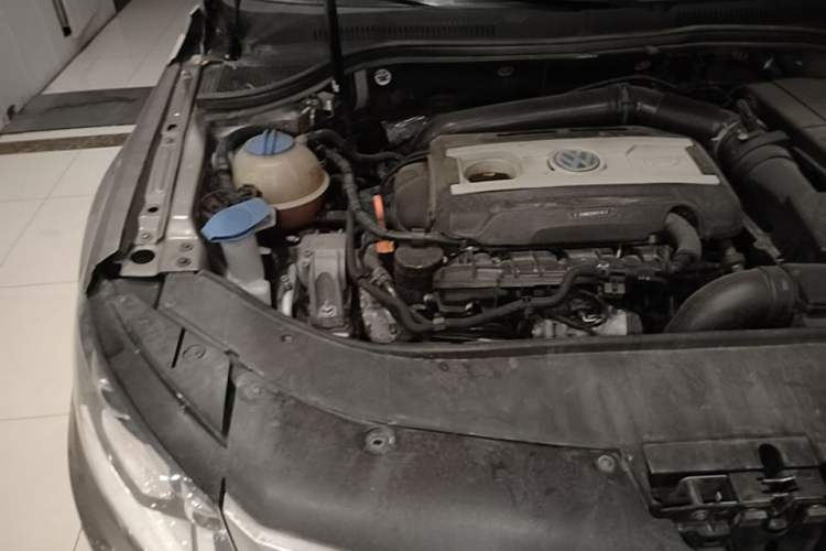 Used Volkswagen FAW-Volkswagen CC 2013 2.0 TSI Luxury Model Engine Bay Right