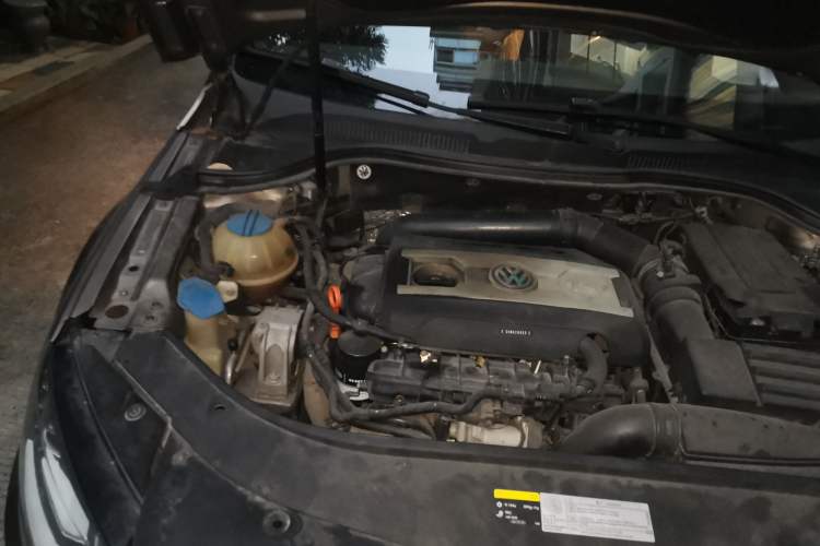 Used Volkswagen FAW-Volkswagen CC 2013 2.0 TSI Luxury Model Engine Bay Right