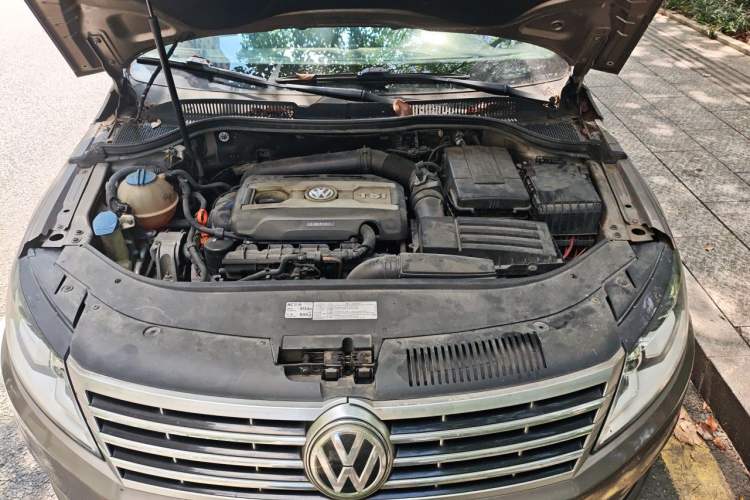 Used Volkswagen FAW-Volkswagen CC 2013 2.0 TSI Ultimate Model Engine Bay