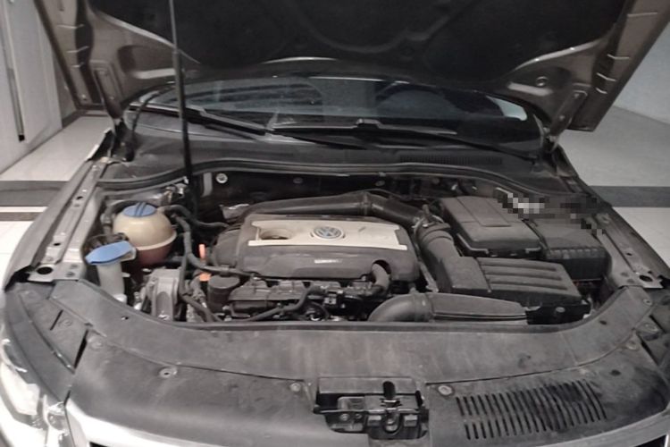 Used Volkswagen FAW-Volkswagen CC 2013 2.0 TSI Luxury Model Engine Bay