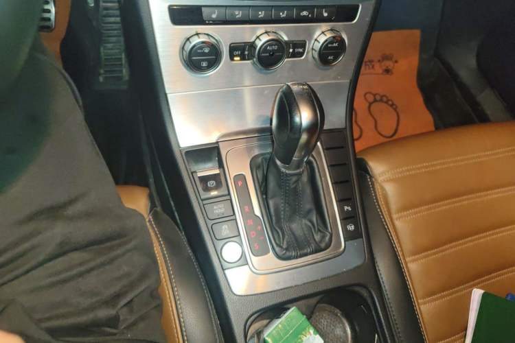 Used Volkswagen FAW-Volkswagen CC 2013 1.8TSI Luxury Model Gear Lever