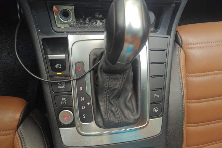 Used Volkswagen FAW-Volkswagen CC 2013 1.8TSI Luxury Model Gear Lever