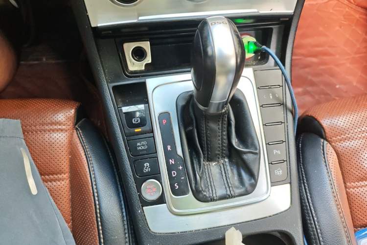 Used Volkswagen FAW-Volkswagen CC 2013 2.0 TSI Ultimate Model Gear Lever