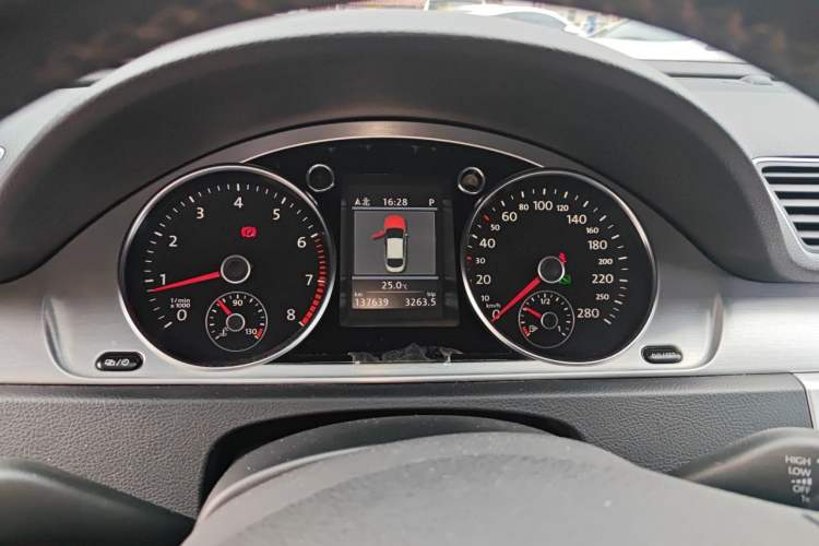 Used Volkswagen FAW-Volkswagen CC 2013 1.8TSI Luxury Model Instrument Cluster