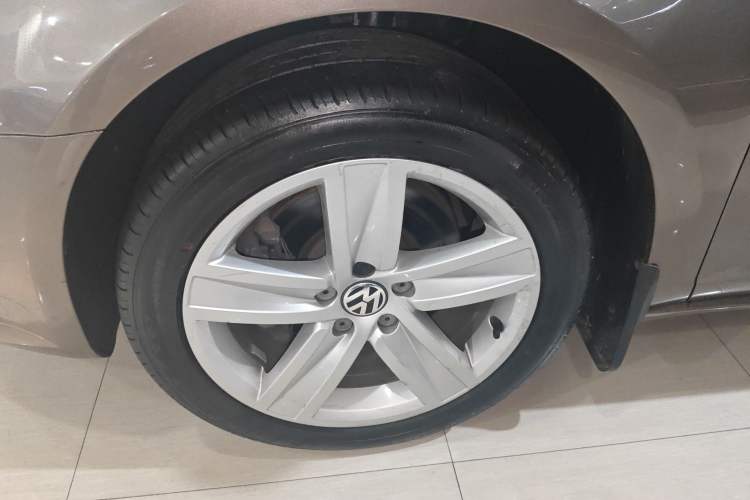 Used Volkswagen FAW-Volkswagen CC 2013 1.8TSI Prestige Model Left Front Wheel Hub