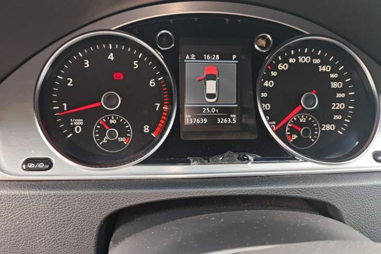 Used Volkswagen FAW-Volkswagen CC 2013 1.8TSI Luxury Model Odometer Close Up