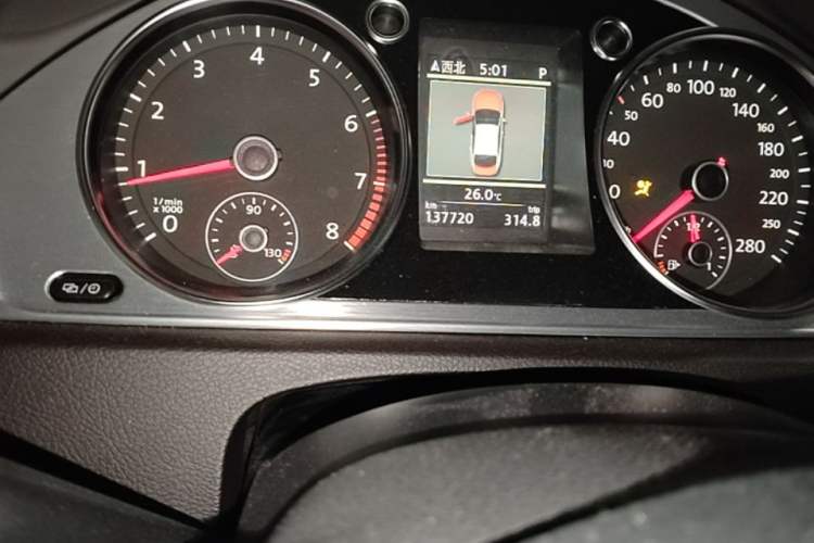Used Volkswagen FAW-Volkswagen CC 2013 2.0 TSI Luxury Model Odometer Close Up