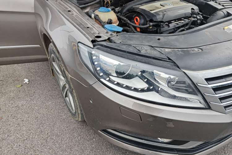Used Volkswagen FAW-Volkswagen CC 2013 1.8TSI Luxury Model Right Front Headlight
